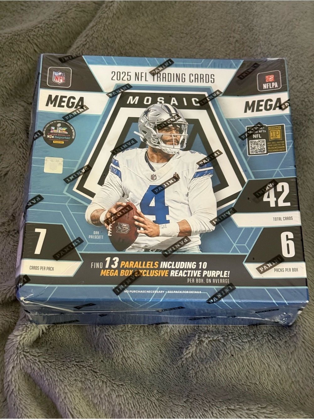Panini Mosaic Mega Box - Blue & White